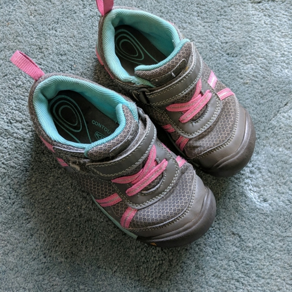 Girls Keen tennis shoes - gray & pink